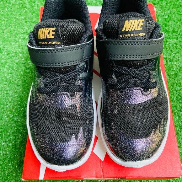 Nike Toddler Sneakers - Picture 1 of 5